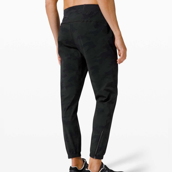 Men's Lululemon Surge Jogger in Black Camo, L - Picture 3 of 16